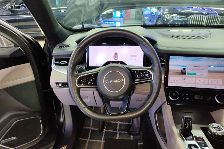 领克09 EM-P 2023款 2.0TD EM-P 远航版PM 六座中控内饰13