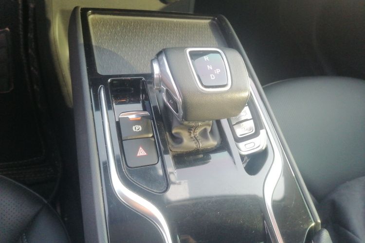 红旗E-QM5 2022款 431km 充电乐享版局部细节18