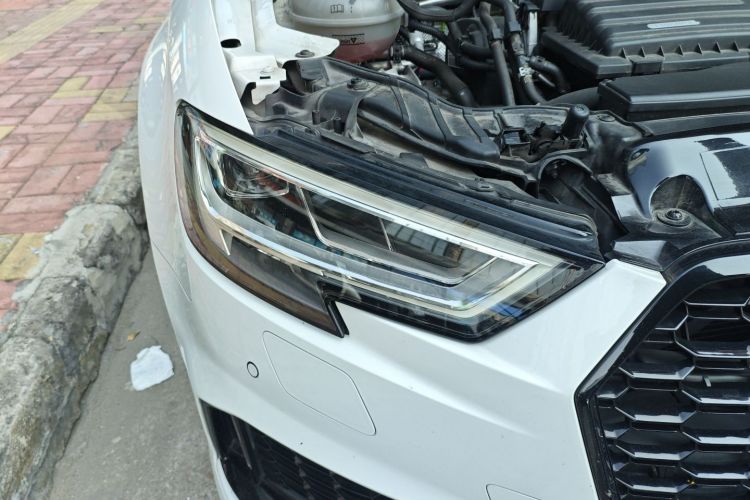 奥迪A3 2018款 30周年年型 Limousine 35 TFSI 运动型车身外观8