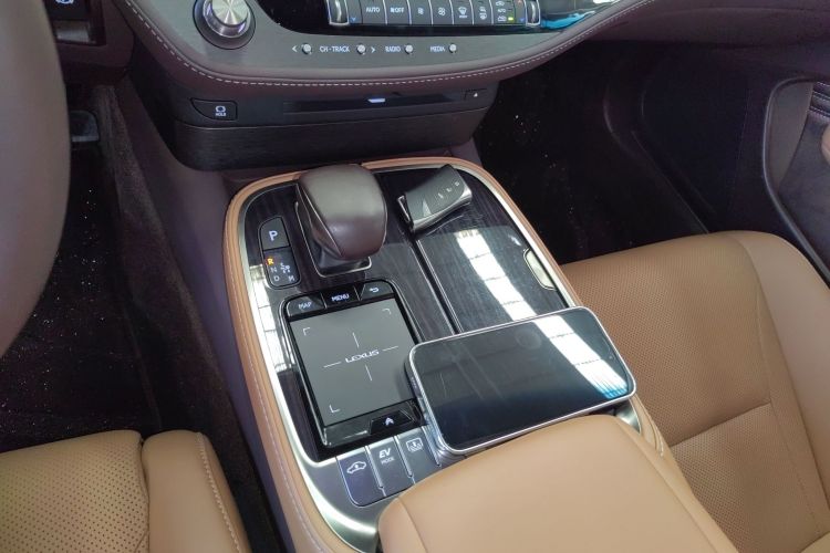 雷克萨斯LS 2020款 500h 卓越版 国VI局部细节18