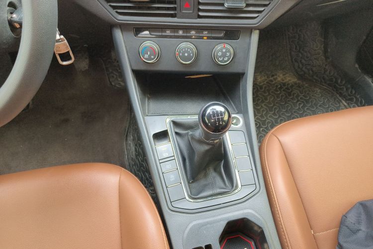 大众 宝来 2019款 改款 1.5L 手动时尚型 国V中控内饰18