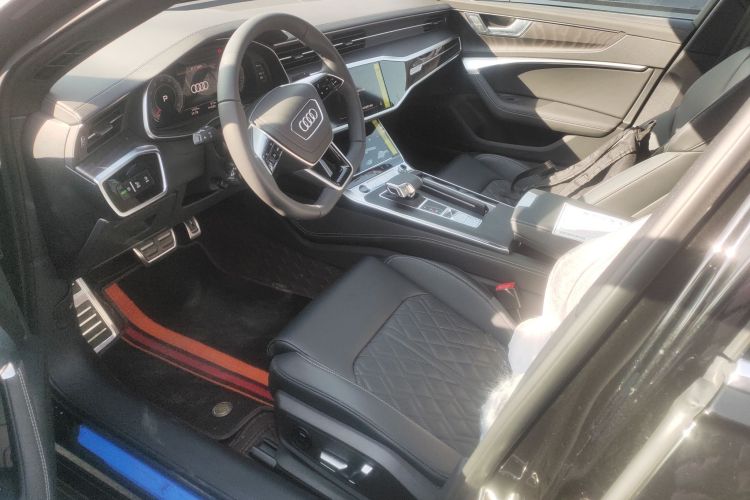 奥迪A6L 2025款 45 TFSI quattro 尊享动感型中控内饰19