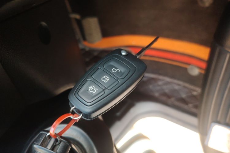 福特 福克斯 2018款 两厢经典 1.6L 自动风尚型智行版中控内饰11