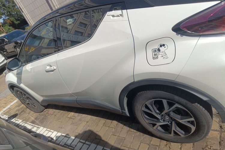 丰田C-HR 2020款 2.0L 豪华版车身外观4