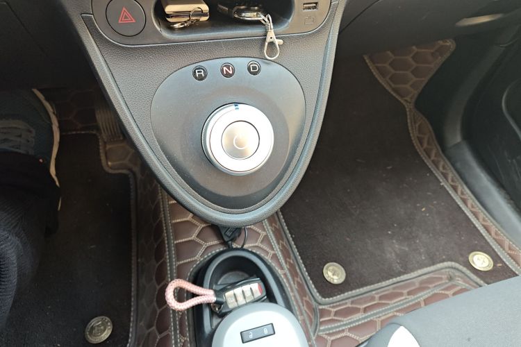 欧拉黑猫 2021款 301km 萌宠版中控内饰18