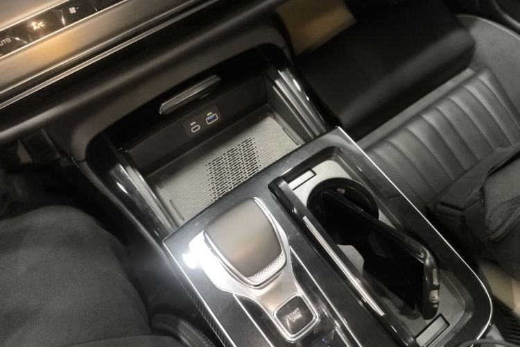 红旗H9 2024款 2.0T 旗享 私享风尚版局部细节18