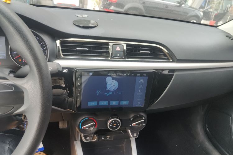 起亚K2 2017款 三厢 1.4L MT GLS局部细节16