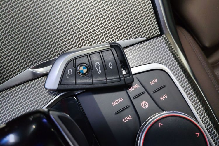 宝马3系 2022款 325Li M运动曜夜套装中控内饰11