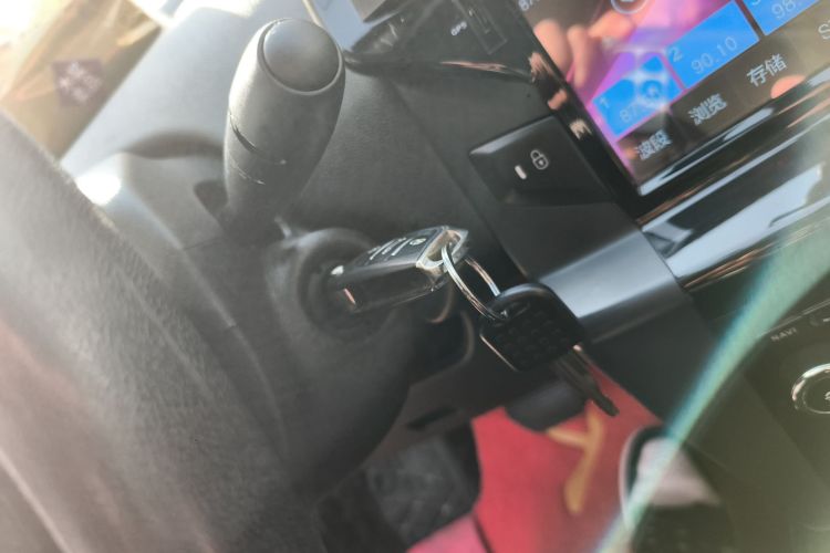 雪铁龙 世嘉 2013款 三厢 2.0L 自动品悦型中控内饰11