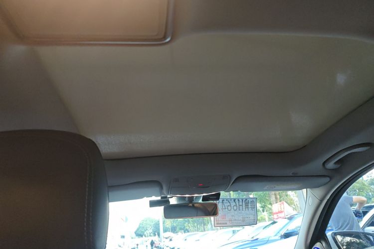 奔驰C级 2019款 C 260 L 运动版局部细节22