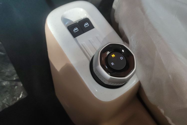 吉利银河 2024款 熊猫mini 200km 耐力熊中控内饰18