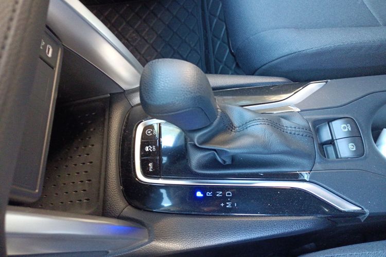 丰田 卡罗拉锐放 2023款 2.0L 先锋版中控内饰18