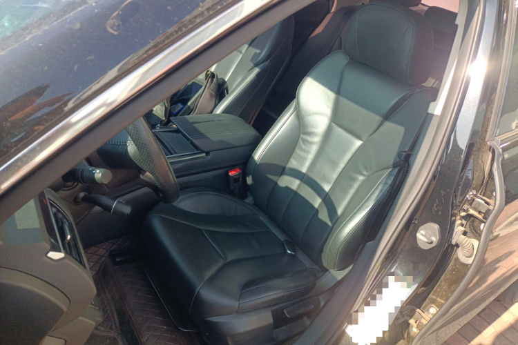 红旗H5 2022款 经典款 改款 1.5T DCT旗韵版中控内饰19