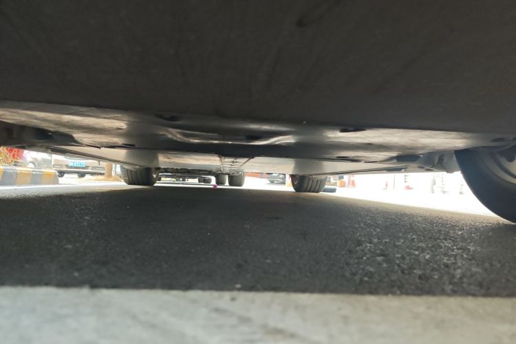 特斯拉 Model Y 2021款 标准续航后驱版局部细节9008