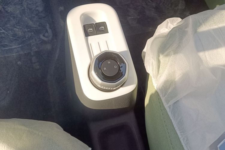 吉利银河 2025款 210km 熊猫骑士中控内饰18