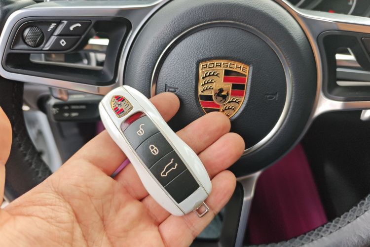 保时捷 2016款 Cayenne Platinum Edition 3.0T中控内饰7001