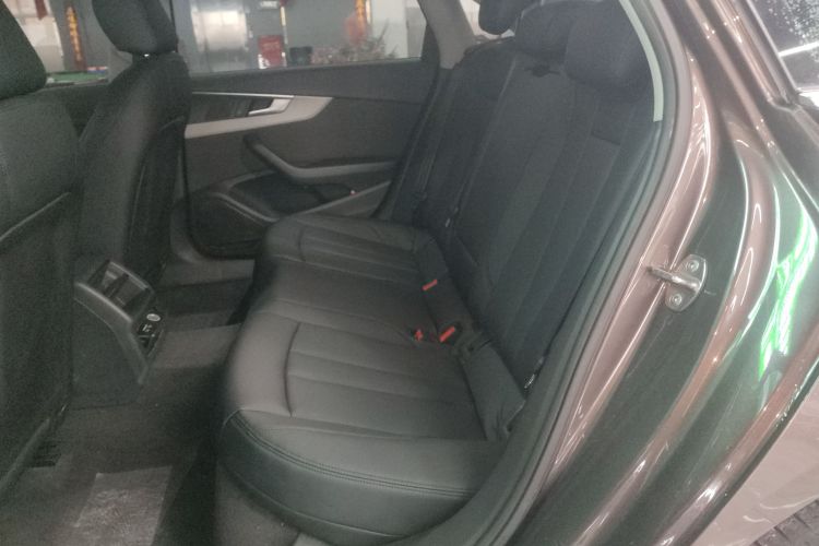 奥迪A4L 2018款 30周年年型 40 TFSI 进取型中控内饰21