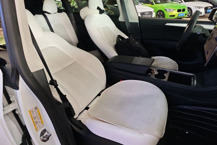 特斯拉 Model Y 2021款 长续航全轮驱动版中控内饰41