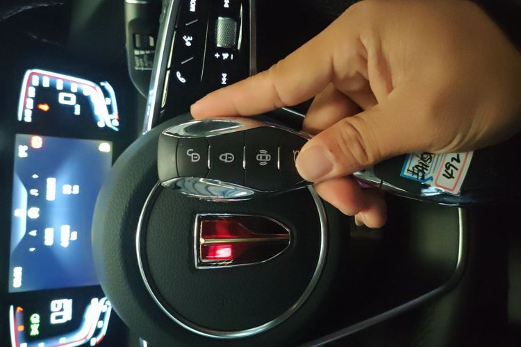 红旗H5 2024款 1.5T DCT智联旗悦版中控内饰11