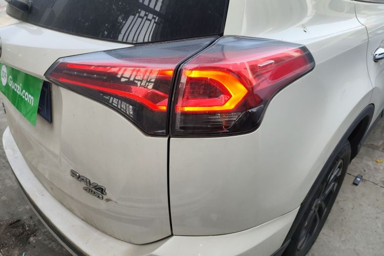 丰田 RAV4荣放 2018款 2.5L 自动四驱精英i版车身外观9