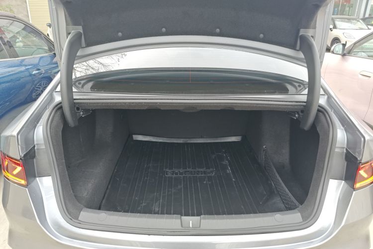 比亚迪 秦PLUS 2024款 荣耀版 DM-i 55KM超越型机舱底盘23