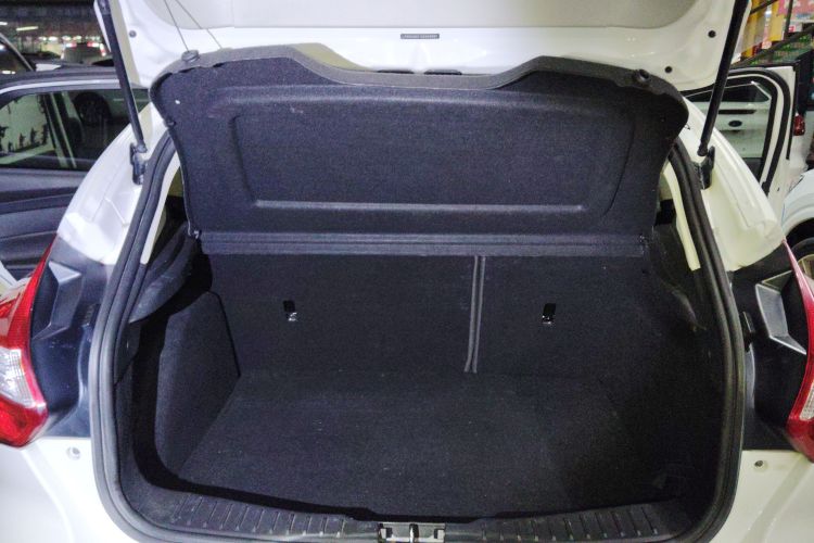 福特 福克斯 2012款 两厢 2.0L 自动豪华运动型局部细节23