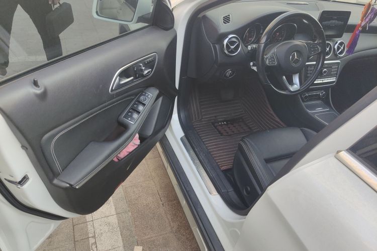 奔驰GLA 2017款 GLA 220 4MATIC 时尚型中控内饰7003