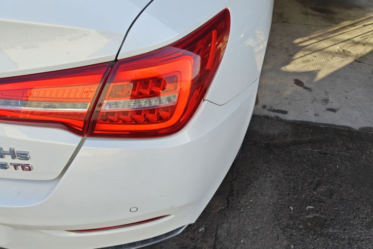 红旗H5 2020款 1.8T 自动智联旗韵版车身外观9