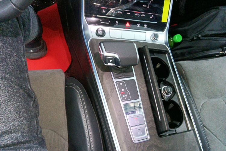 奥迪A6L 2023款 45 TFSI quattro 尊享动感型中控内饰18