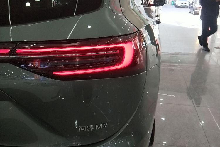 鸿蒙智行 问界M7 2022款 1.5T 四驱旗舰版车身外观9