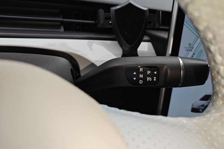 哪吒汽车 哪吒AYA 2023款 318 Lite中控内饰18