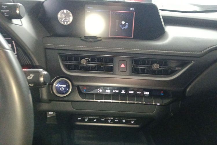 雷克萨斯UX新能源 2020款 300e 纯·悦版中控内饰16