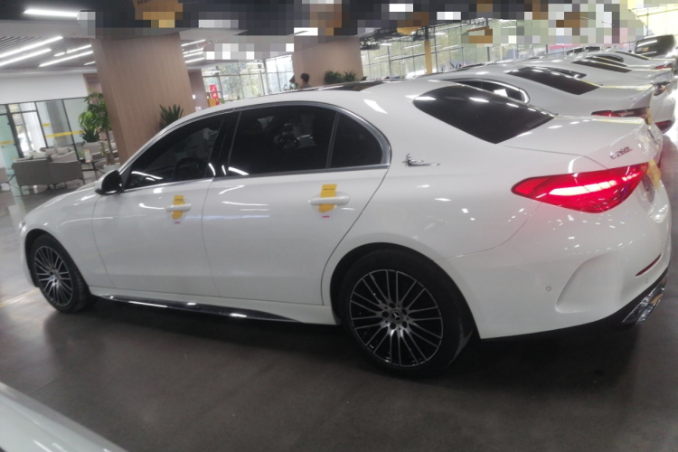 奔驰C级 2022款 改款 C 260 L 运动版车身外观4