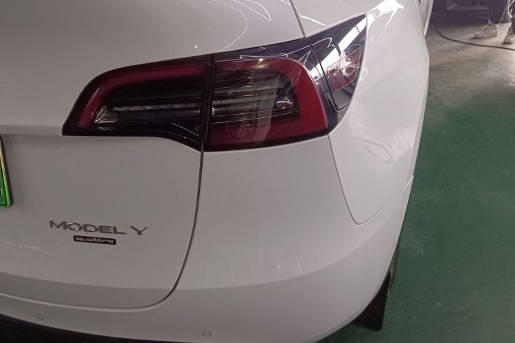 特斯拉 Model Y 2022款 长续航全轮驱动版车身外观9