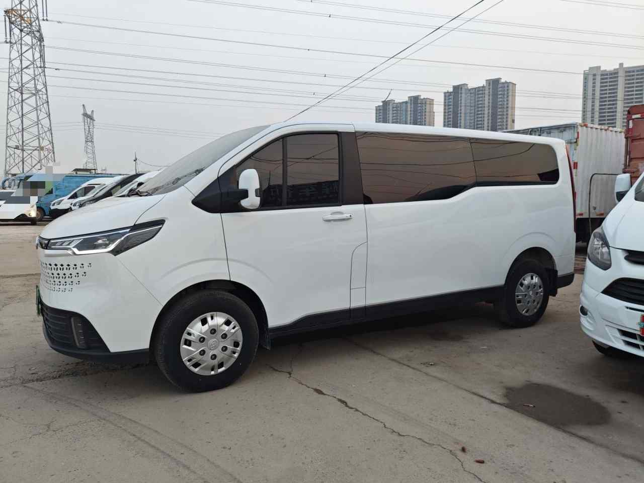 上汽大通MAXUS 新途V70 2023款 2.0T 精英版 自动长轴低顶 6/7座(4)