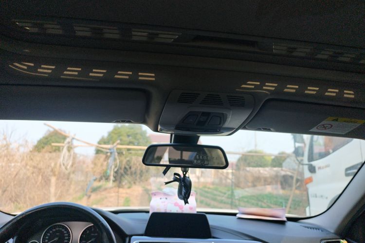 宝马3系 2018款 318i中控内饰22