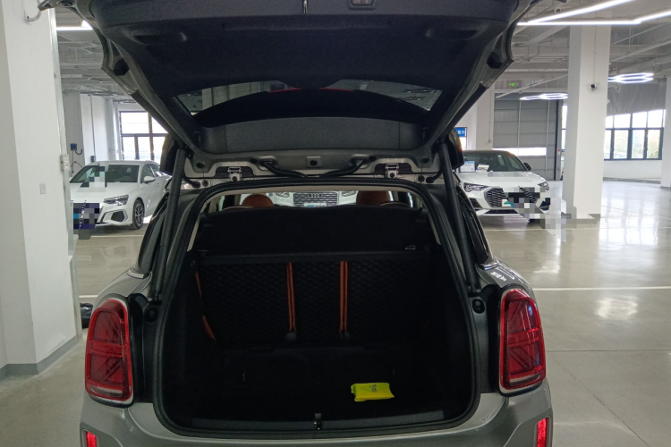 MINI Countryman 2023款 改款 1.5T COOPER ALL4 鉴赏家局部细节23