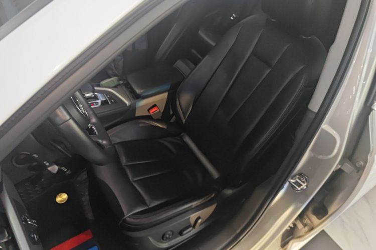 奥迪A4L 2018款 30周年年型 40 TFSI 进取型中控内饰19