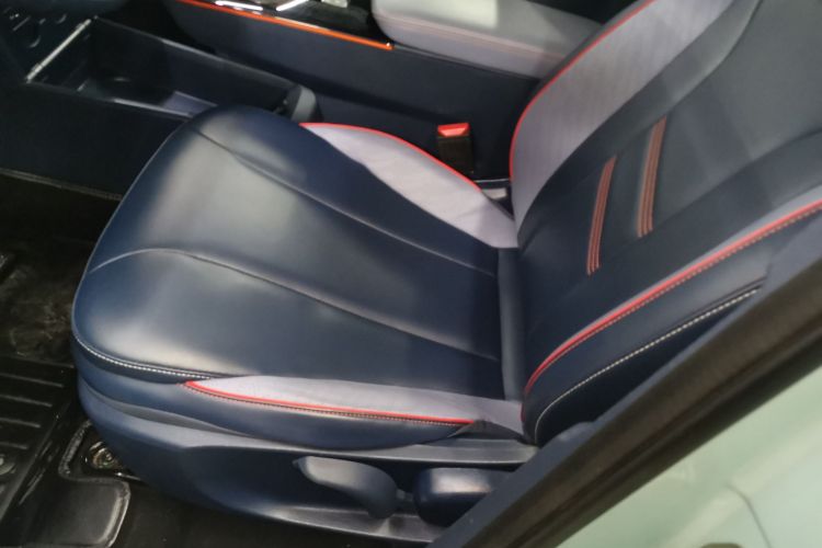 吉利几何E萤火虫 2022款 401KM 霹雳虎 4座中控内饰19