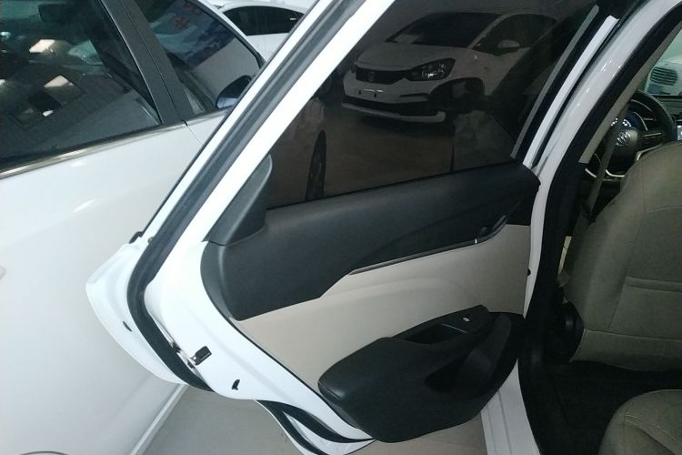 别克 阅朗 2019款 15T 双离合互联精英型 国V中控内饰49