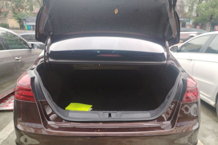 吉利汽车 帝豪 2019款 领军版 1.5L CVT豪华型 国VI机舱底盘23