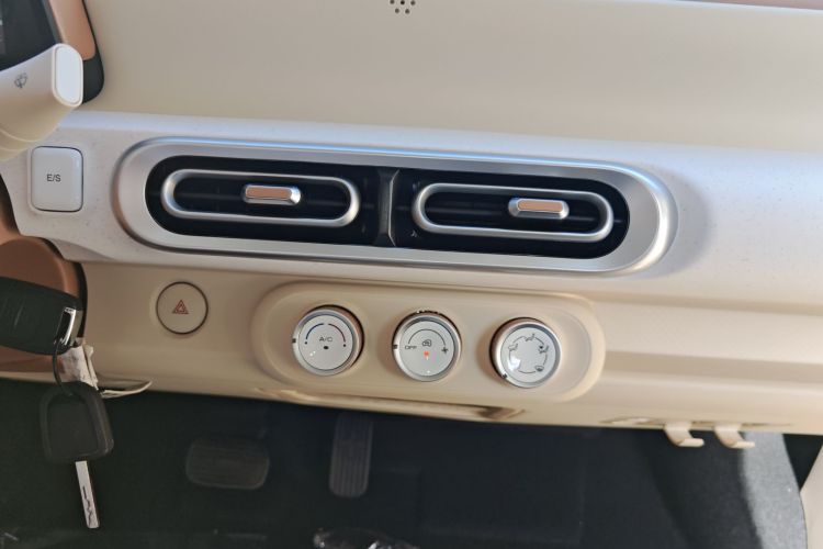 五菱汽车 宏光MINIEV 2024款 第三代 215km 青春版中控内饰16