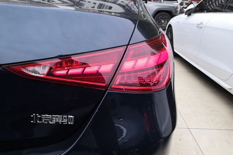 奔驰C级 2022款 改款 C 260 L 运动版车身外观9