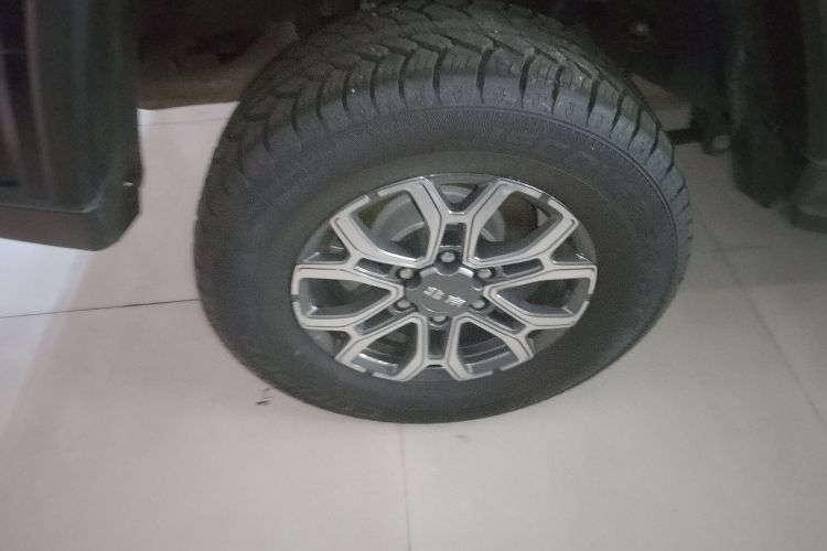 北京BJ40 2023款 2.0T 自动四驱城市猎人版侠客型车身外观6008