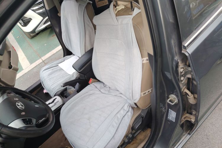 现代 悦动 2011款 1.6L 自动豪华型局部细节19