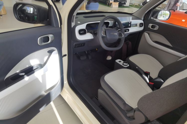 吉利银河 熊猫 2025款 210km 元气熊中控内饰20