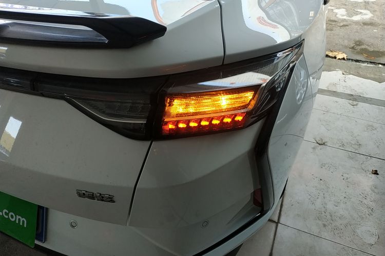 东风风神 奕炫 2023款 马赫版 1.5L 自动追影版车身外观9