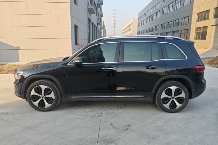 奔驰GLB 2022款 改款 GLB 200 时尚型车身外观4