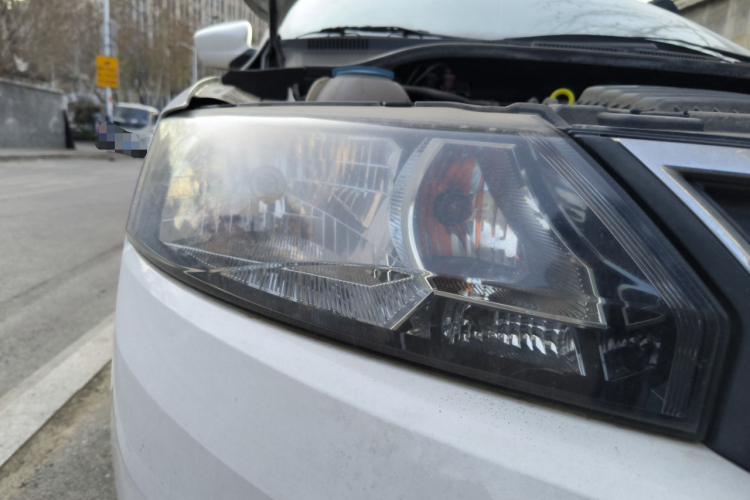 斯柯达 昕锐 2013款 1.6L 手动智选型车身外观8