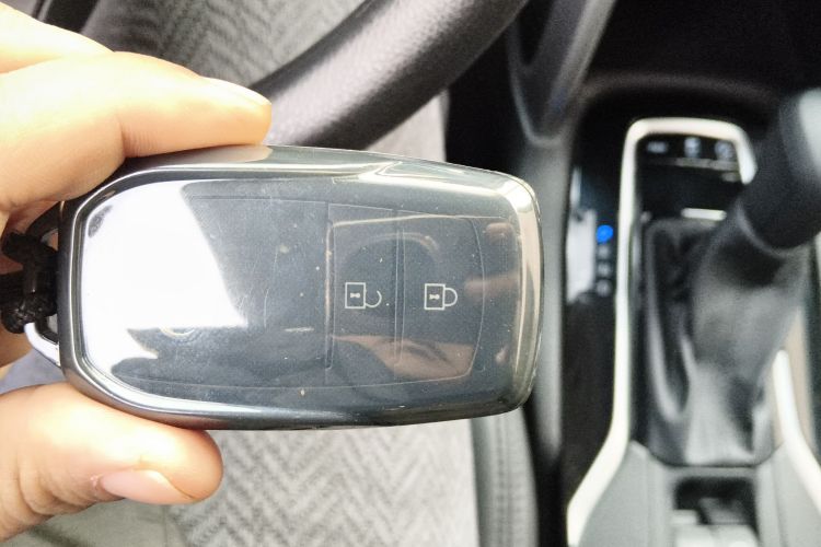 丰田 卡罗拉锐放 2023款 2.0L 精英版中控内饰11